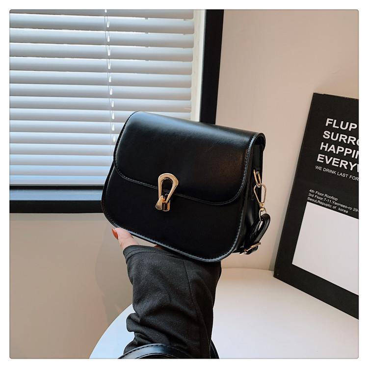 Chic And Trendy Women s Shoulder Bag With Vintage Flair And Urban Appeal чёрный