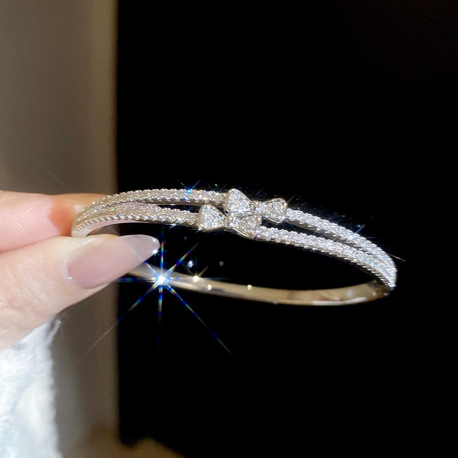 Elegant Geometric Rhinestone Zircon Buckle Bracelet: A Versatile and Luxurious Accessory for Women