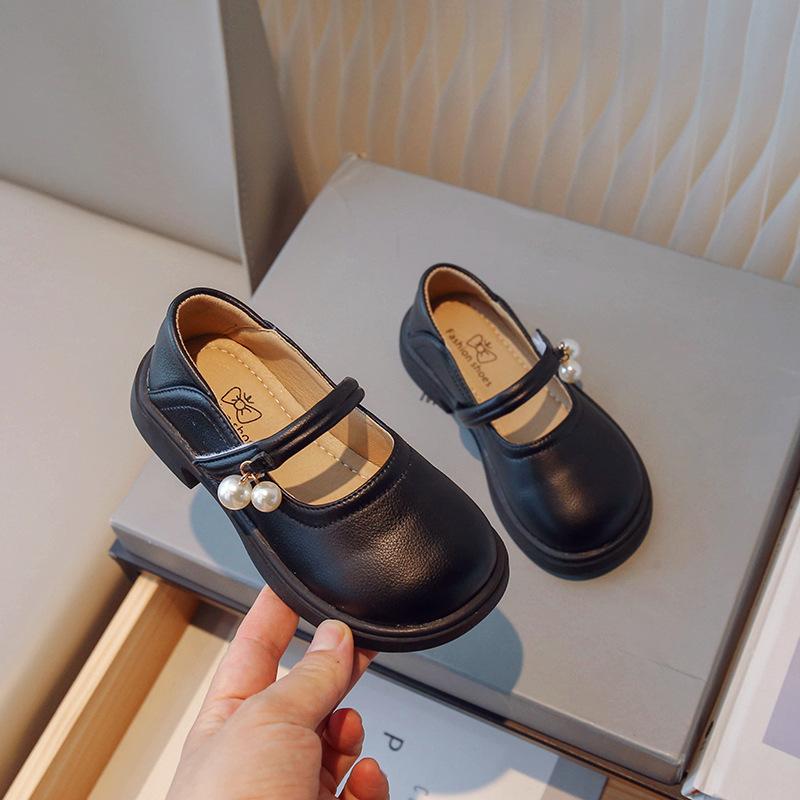 Girls' Princess Shoes Summer Lightweight Breathable Baby Leather Shoes with Small Pearl Pendant Mary Jane Flats Girls' Shoes