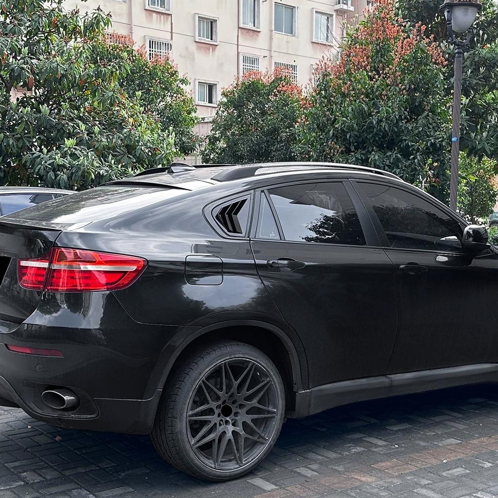 Heckscheibenlamellen-Spoiler für BMW X6 E71 E72 2008 2009 2010-2014 Dreieckige Lamellen Haifischkiemenförmige Heckscheibenlüftung