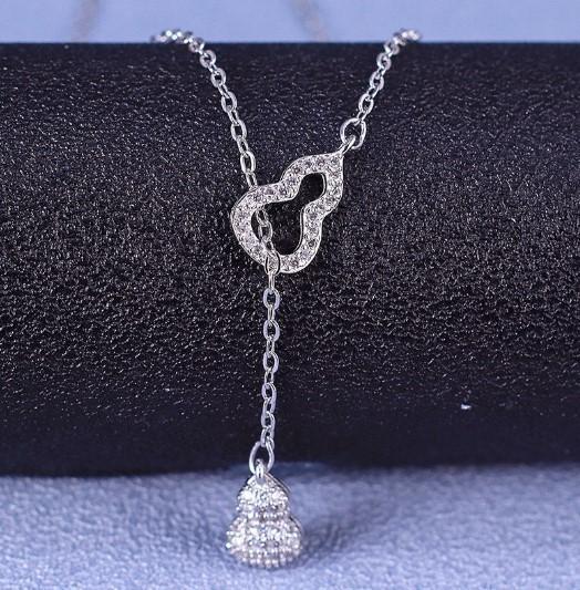 

Fashionable Zircon Micro-Set Gourd Pendant Necklace Elegant And Versatile Light Luxury Jewelry