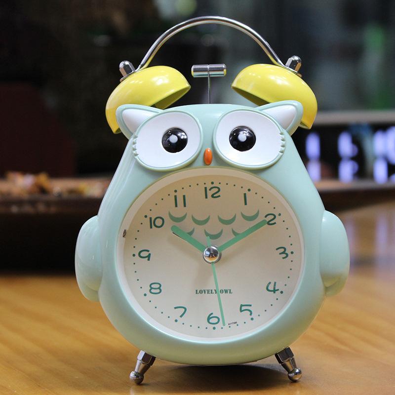 Cartoon Owl Alarm Clock for Children and Students, Silent Scanning Night Light, and Ringing Clock In a Cartoon Style