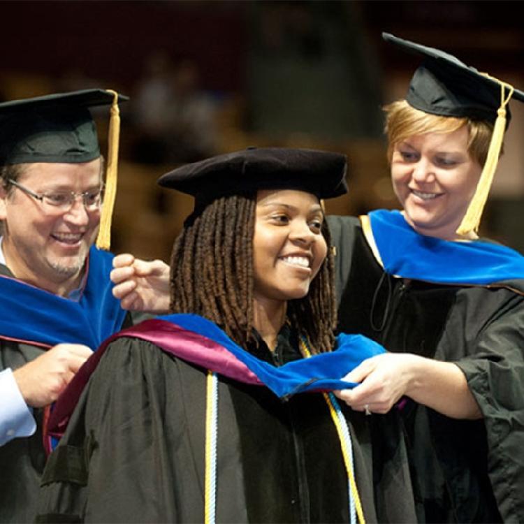 Uroczy Frędzel do Czapeczki Maturalnej Unisex Zapięcie Dekoracja Czapeczki Maturalnej Cosplay dla Dorosłych i Dzieci