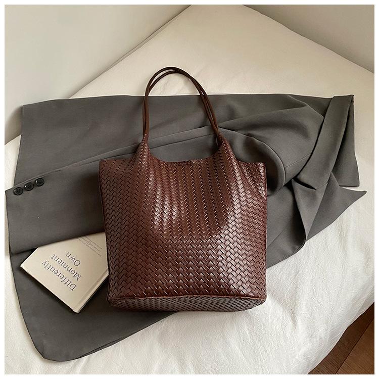Autumn Woven Pattern Big Bag Women's 2025 New Fashion Retro Underarm Tote Bag Large Capacity Commuter Shoulder Bag