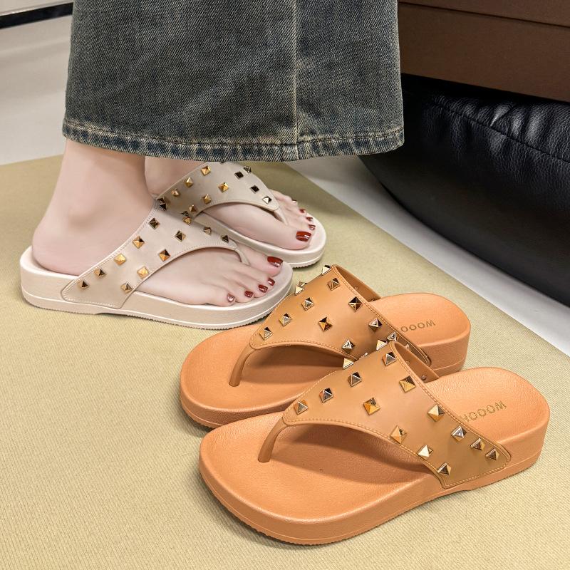 

2025 new flip-flops for women, fashionable and casual outer wear, thick-soled wear-resistant beach flat-bottomed cool slippers for women 36 [one size smaller] чёрный