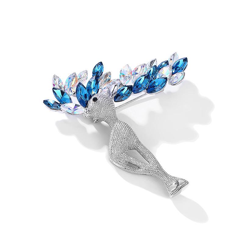 A Deer with You Brooch for Women: Simple and Versatile Crystal Deer Brooch with A Unique Design Sense