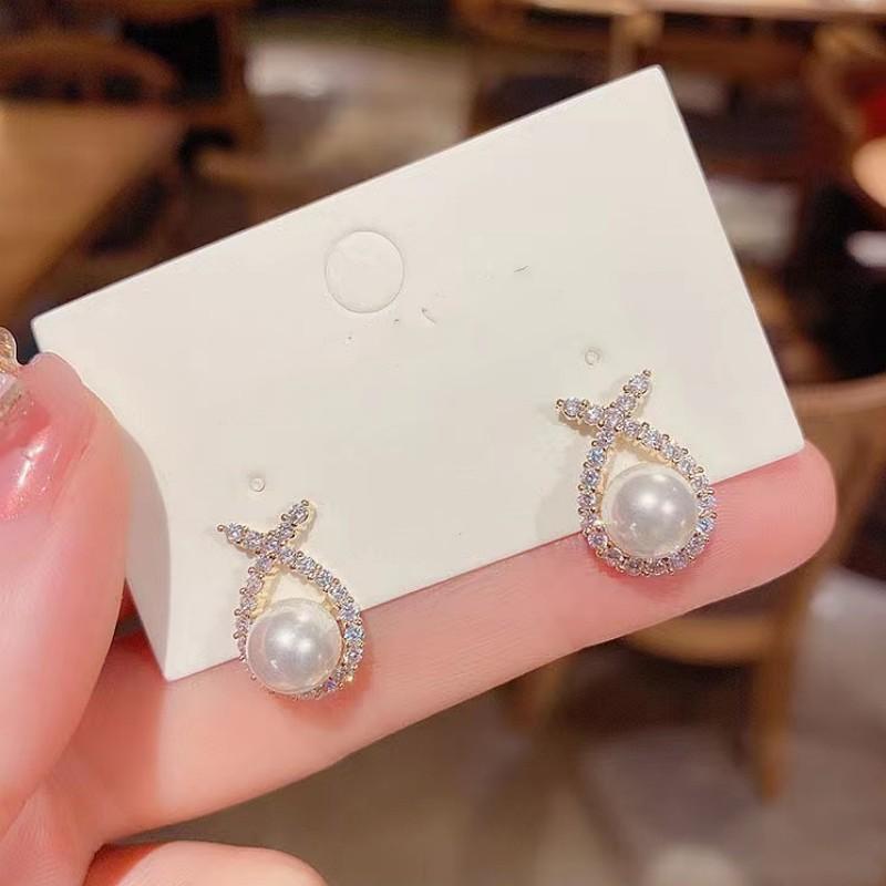 Simple and small cross niche stud earrings Korean versatile temperament fashion earrings girl exquisite earrings wholesale белый