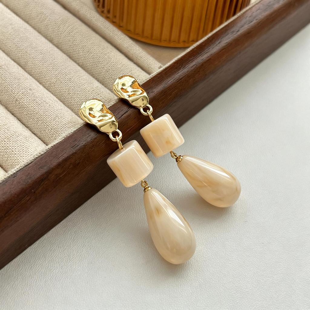 Retro Court Long Dangle Earrings: Unique Resin Minimalist Design for Women