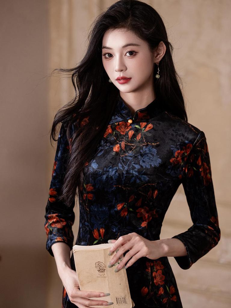 2025 New Velvet Retro Cheongsam: Long-Sleeved, Young Style, Improved Chinese Design