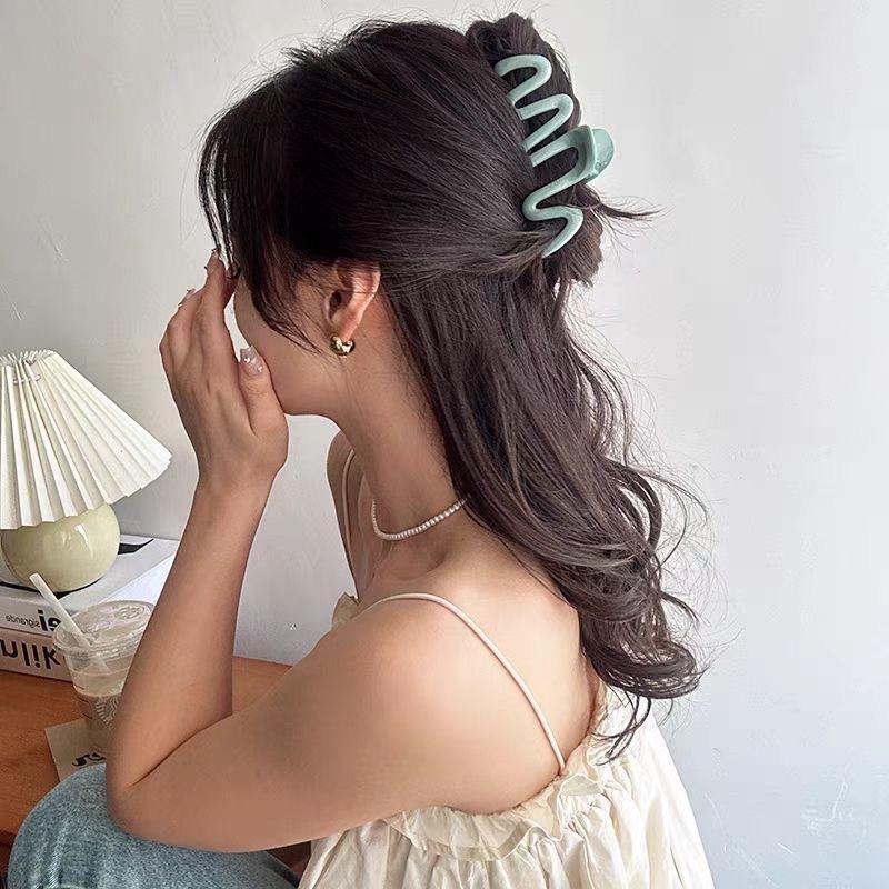 Colorful Jelly Wave Hair Claw Shark Hair Claw Clip Women Girls Korean Sweet Simple Irregular Hair Clip Hair Accessories