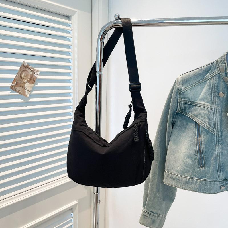 

A Personalized Single-shoulder Bag for Women s Daily Use A Simple Dumpling-shaped Crossbody Bag чорний