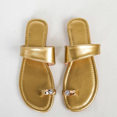 Pantoufles Exquises de Luxe pour Femmes Été Style Métal Boucle Diamant Confortables Bout Rond Semelle Plate Antidérapantes Pantoufles Cool