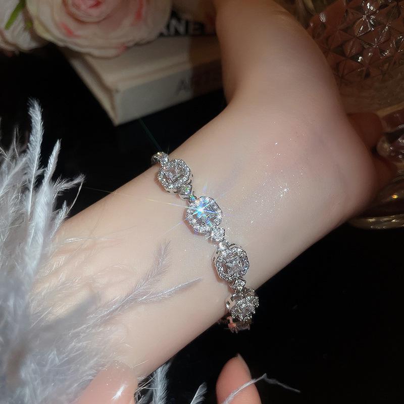 High-End Zircon Floral Heart Bracelet - Luxurious Sparkle for Women