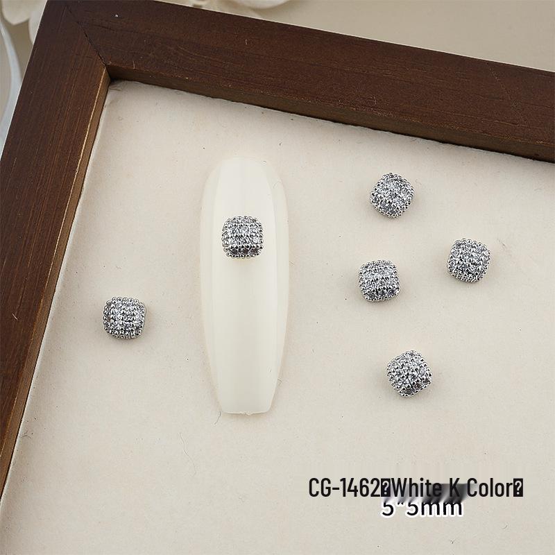 Luxurious Zircon Four-Leaf Clover Nail Art: White K Gold Heart Accessories