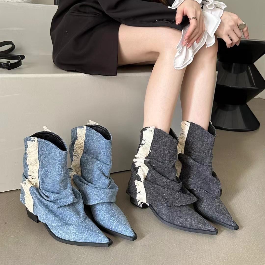 

Light Blue Western Cowboy Boots with High Chunky Heel, Vintage Pointed Toe, Stacked Shaft, Tassels, and Ankle Boot Design for Women. 38 чорний/джинсовий