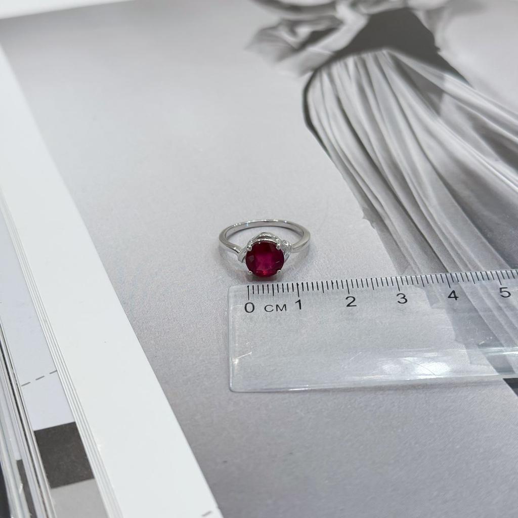 Серебряное кольцо с натуральным рубином, вес изделия 2,61 гр (2159568)