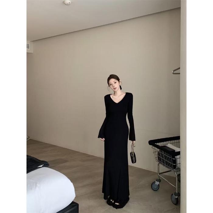 2026 V-Neck Long Sleeve Knit Dress - Women's Slimming Black, Spring/Autumn/Winter