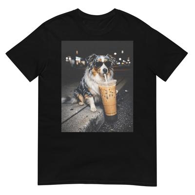 Australian Shepherd trinkt Eiskaffee Lustige Hunde-Humor-Kunst T-Shirt