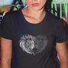 T-shirt Ladies Lion with Heart Graphic Wild Women Shirt Nature Animal Motif