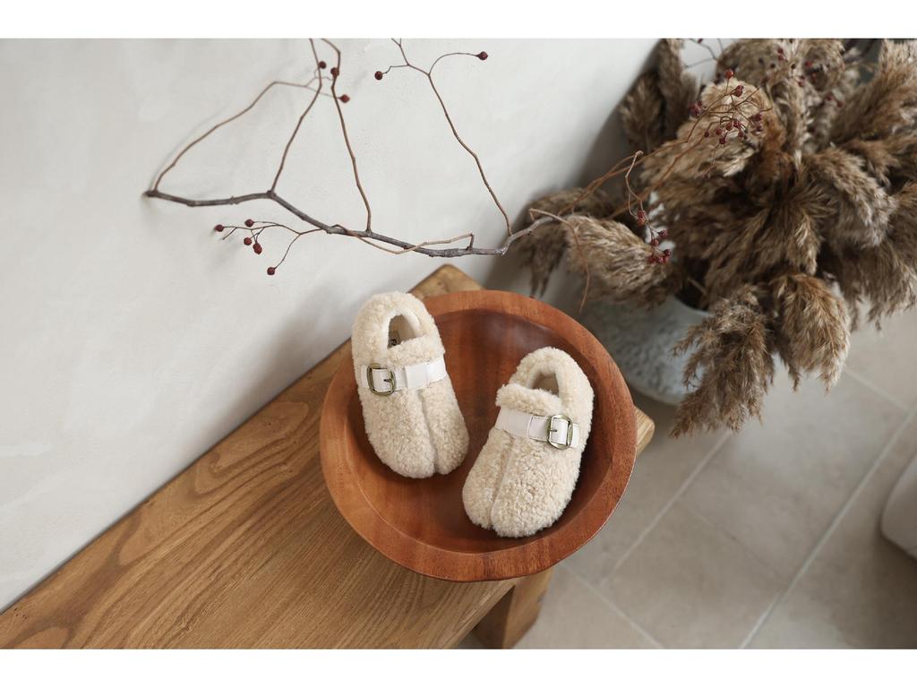 Girls' Furry Moccasins: Plus Velvet Flat Slip-on Mary Jane Cotton Shoes for Autumn/Winter 2025