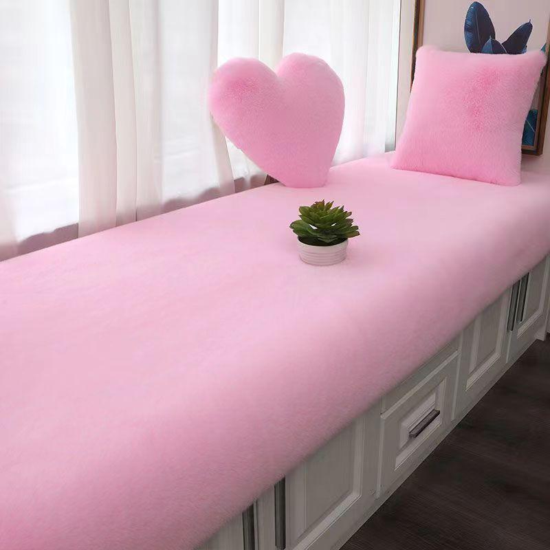 

Plush Faux Rabbit Fur Bay Window Rug: Soft and Durable Machine-Washable Mat for Floor, Bedside, or Bedroom Use 50x150 cm