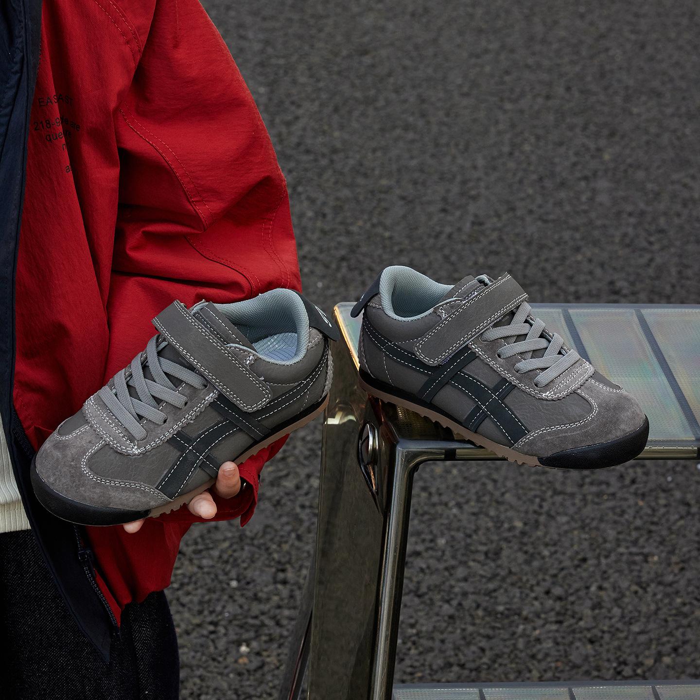 

Кожаная детская обувь Forrest Gump 2025 осень новая обувь для маленьких девочек повседневная модная спортивная обувь для мальчиков на мягкой подошве 23-25 yards, 3 pairs in one hand