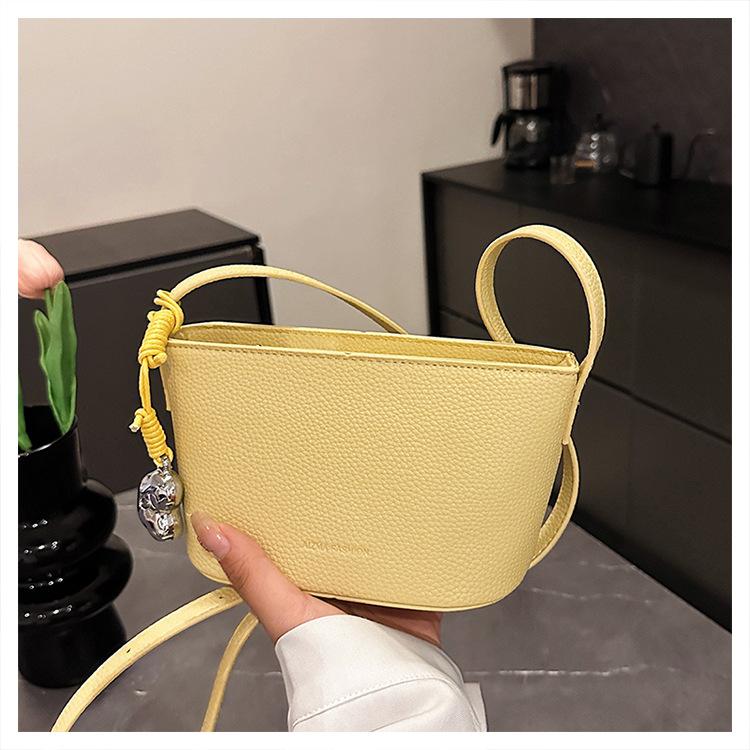 Ny messenger-veske fasjonabel skulderveske bøtteveske populær temperament kvinneveske personlig allsidig sommermodeller