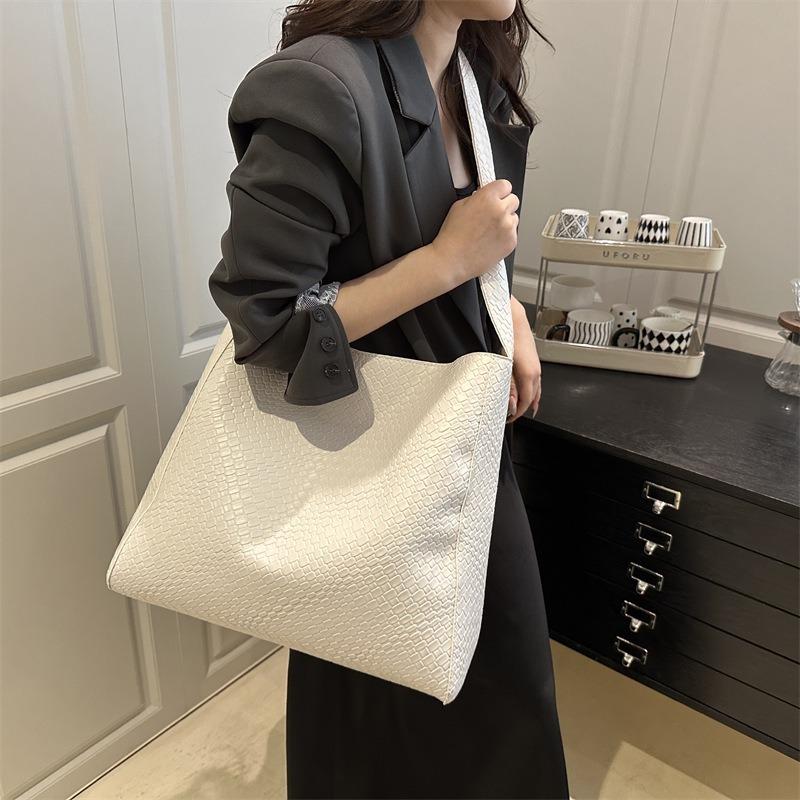 Fashion Trend Solid Color Woven Pattern Tote Bag Casual Versatile Large Capacity Simple Shoulder Armpit Bag Crossbody