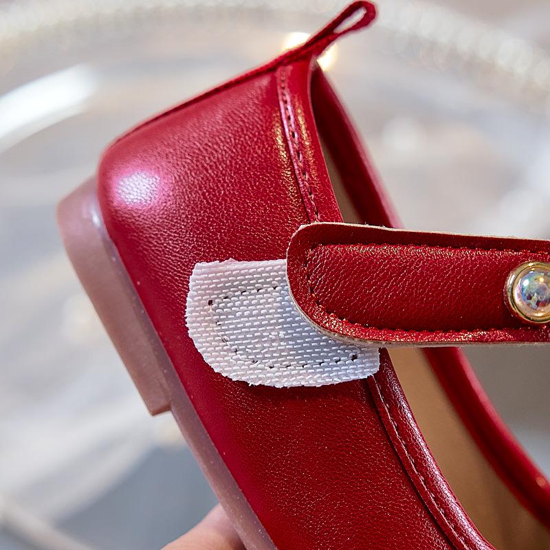 Dětské retro baleríny Mary Jane: Dívčí jednobarevné nízké princeznovské boty s kulatou špičkou, na suchý zip a s perličkami.