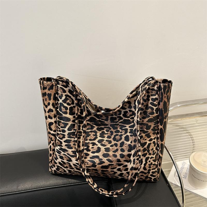 Korean fashion casual tote bag women's 2025 autumn new personalized leopard print large capacity temperament shoulder armpit bag