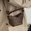 Retro leopard print small bag women's autumn and winter versatile 2025 new popular shoulder messenger bag casual Korean bucket bag