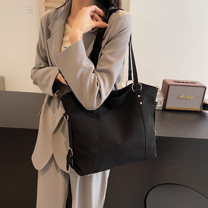 Korean Version of Large-capacity Simple Casual Solid Color Retro Autumn Trend On the New Foreign Style Fashion Portable Shoulder Tote Bag