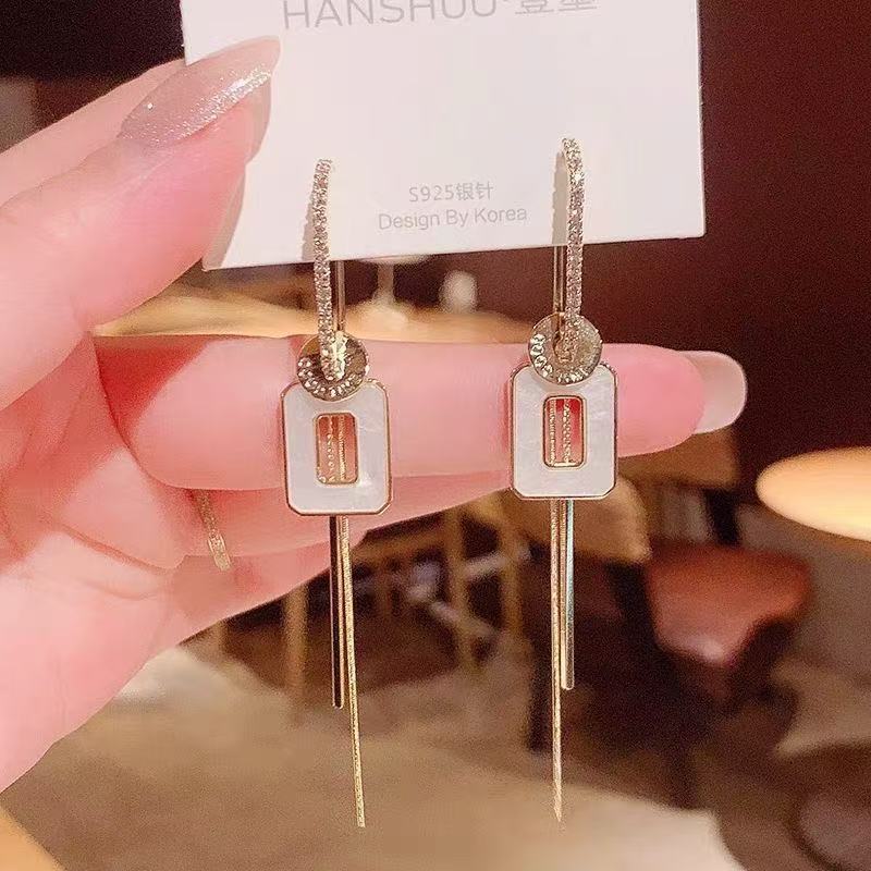 

Geometric square earrings, new trendy long fringed earrings, women s high-end atmosphere, face-showing thin earrings белый