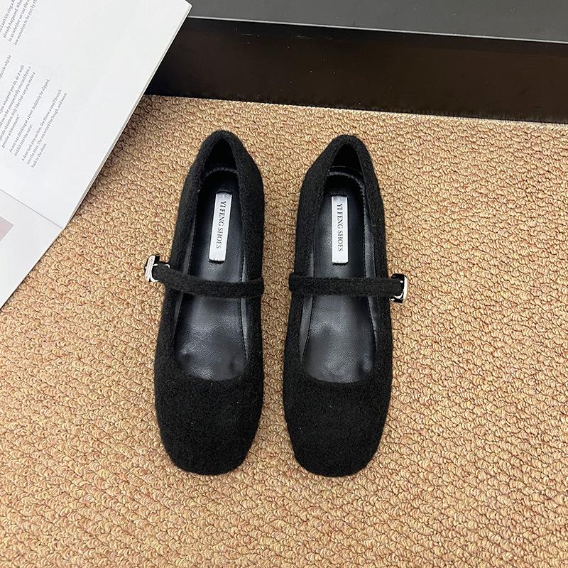 Французские ретро туфли Мэри Джейн из шерсти с квадратным носком 2025 новая темпераментная модель с ремешком на пряжке, плоская подошва, внутренняя платформа, одинарные туфли женские