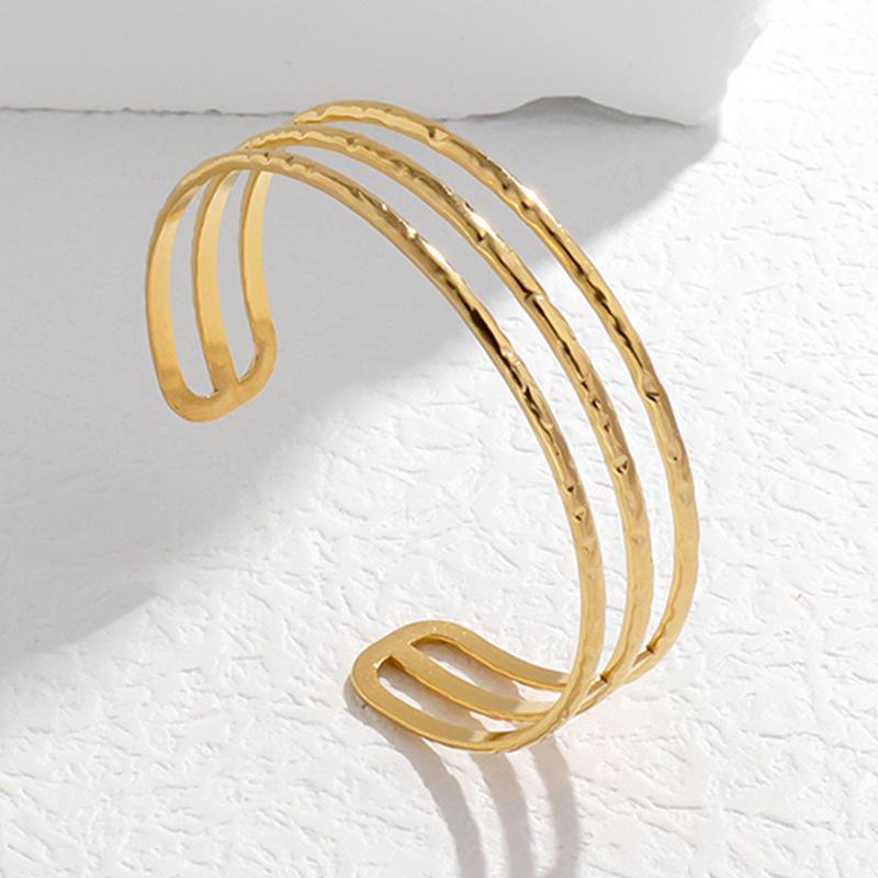 Elegant Ornate Hollow Decorative Bracelets Suitable For Women To Wear And Wear Fashionable Zircon For Summer Travel