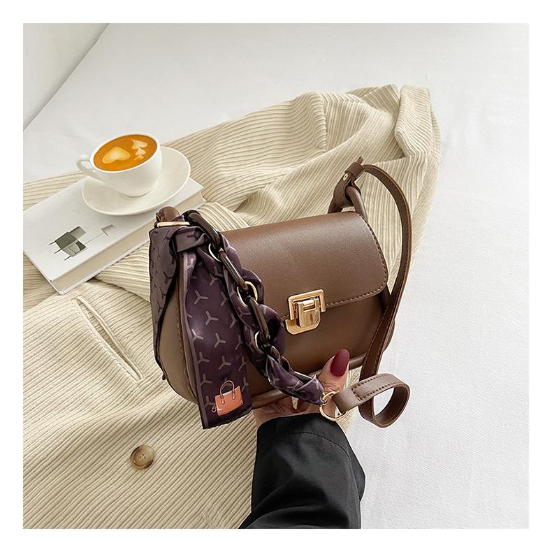 

Жіноча сумка Amy Rabbit Рання весна Нова Модна Текстура Універсальний Однотонний Шовковий шарф Сумка через плече Маленька квадратна сумка темно-коричневого кольору