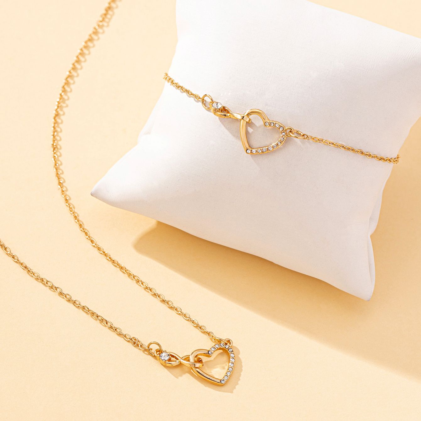 

Women s Jewelry Set, Simple Heart-Shaped Necklace and Bracelet Set, Suitable for Daily Wear and Gift Giving
