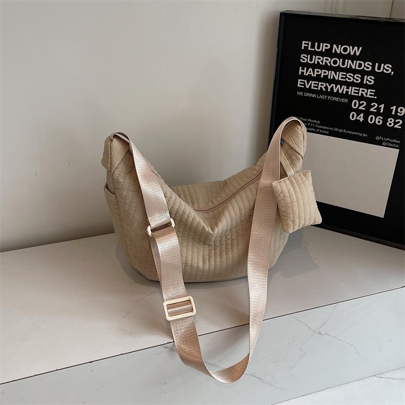 Korean Version of Foreign Style Pleated Lazy Wind Dumpling Bag Women's 2025 Autumn and Winter New Lightweight Large-capacity Single Shoulder Oblique