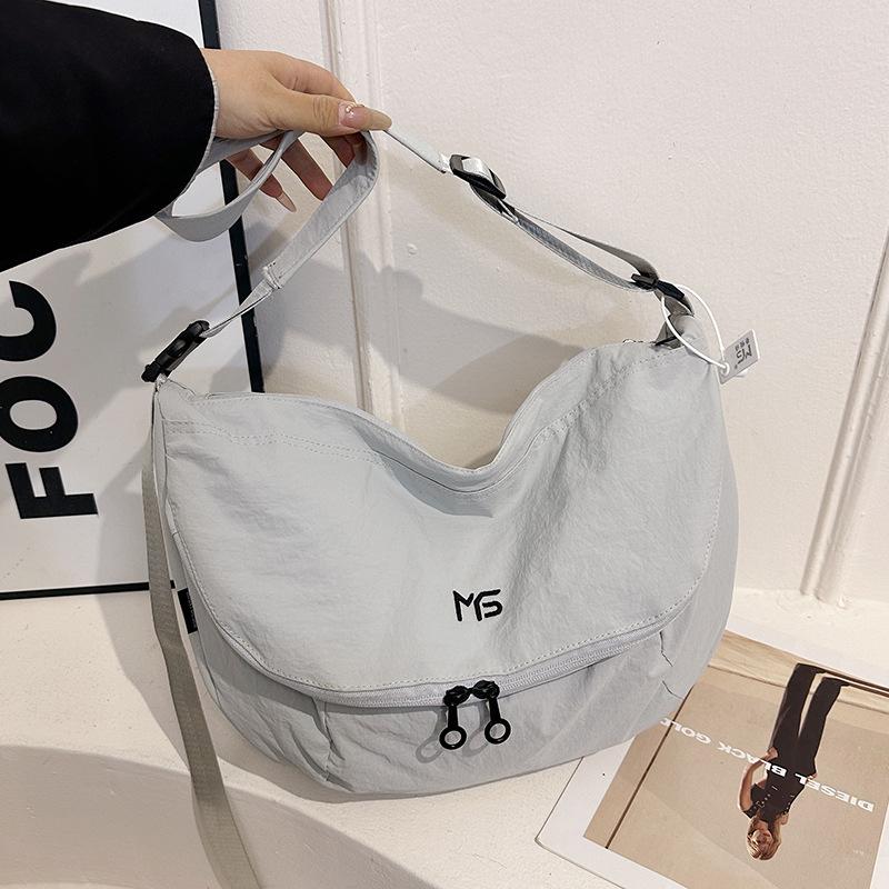 

Japanese ins messenger bag for female students, simple and versatile, large-capacity commuter shoulder bag, light sports dumpling bag tide серый