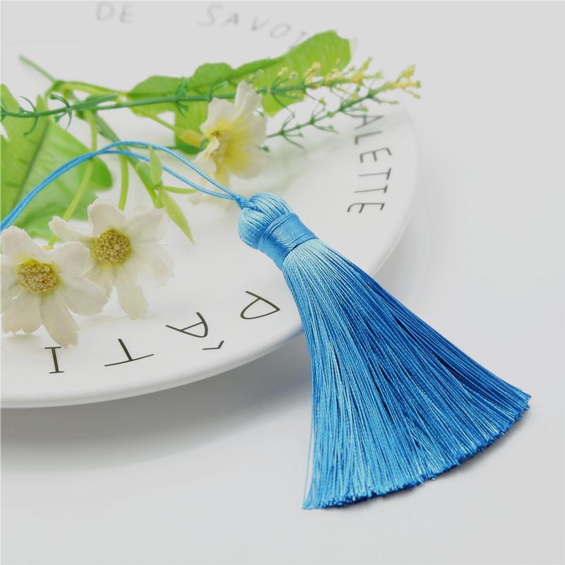 8 cm Kurzer Dicker Quaste Geschlossen Anti-Falten Vertikal Eis-Seide Kleine Quaste Hängendes Ohr Lesezeichen Kleidung Haarnadel Quaste Ohr