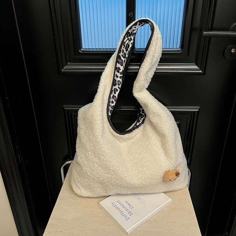 2025 Autumn and Winter New Large-capacity Casual Fashion Messenger Bag Women's Japanese Solid Color Shoulder Bag Niche Tote Bag