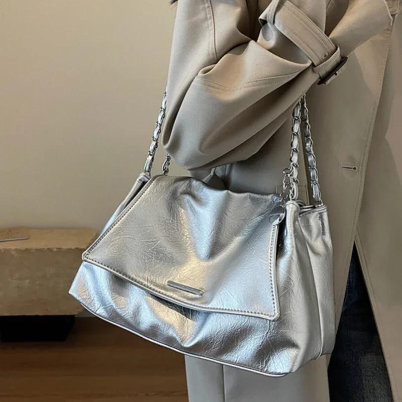 Borsa Casual Superficie Morbida Grande Capacità Donna 2025 Nuova Popolare All-Match Borsa a Tracolla con Catena Borsa a Spalla Popolare Argento Borsa a Mano