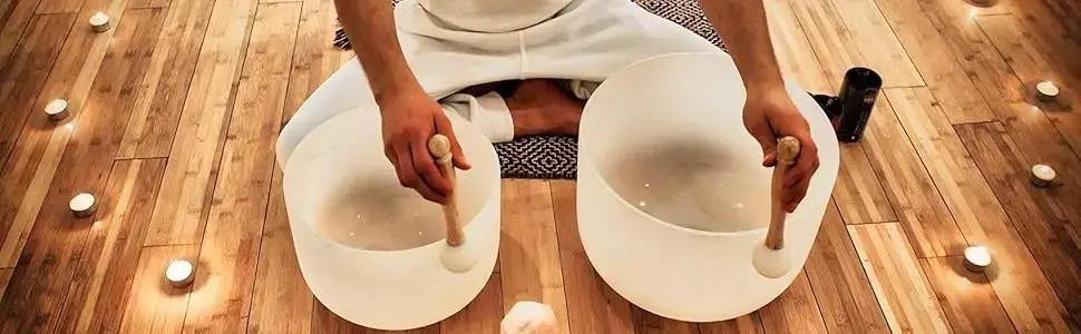 Vente Flash! Excellent prix! Bol chantant en cristal de quartz blanc givré avec base de mise à la terre pour la musique thérapeutique