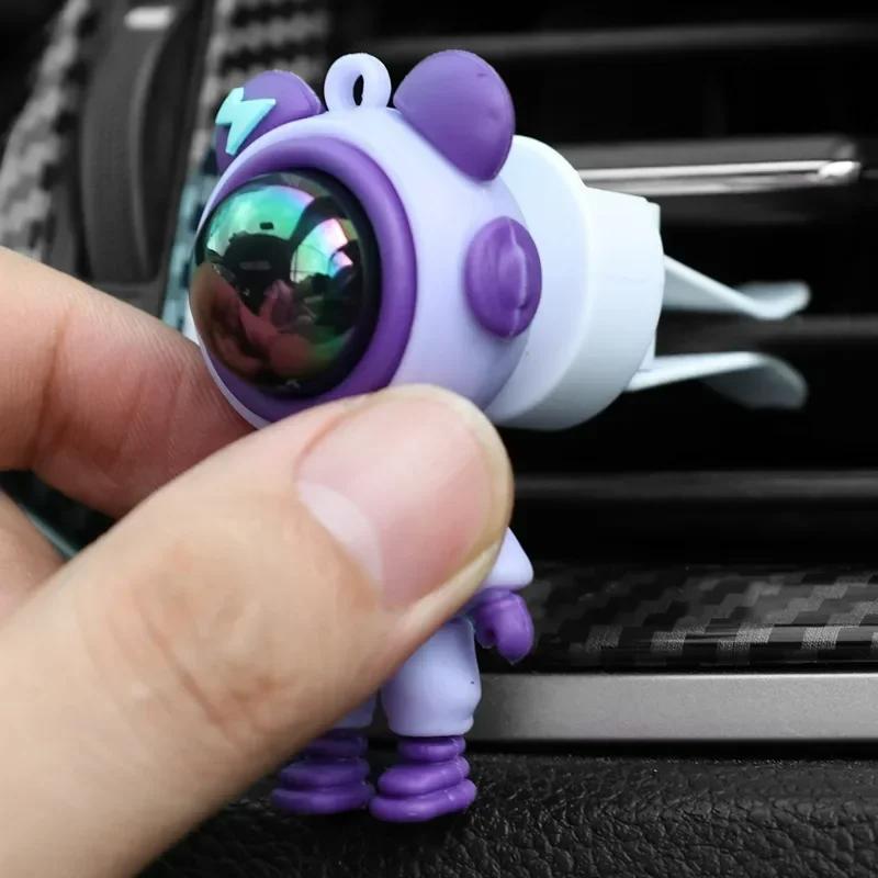 Lightning Bear Car Aromatherapy Clip Air Outlet Spaceman Perfume Clip Air Freshener Aroma Diffuser Car Decoration Accessories
