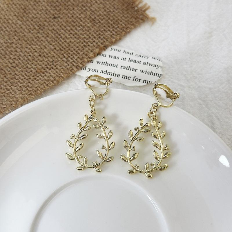 Camellia Temperament No Ear Pierced Ear Clips Pearl Flower Checkerboard Diamond Triangular Ear Clips Niche Earrings Women