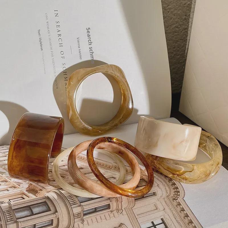 Wide-Edge Acrylic Bracelet: Retro Geometric Design for Women and Students