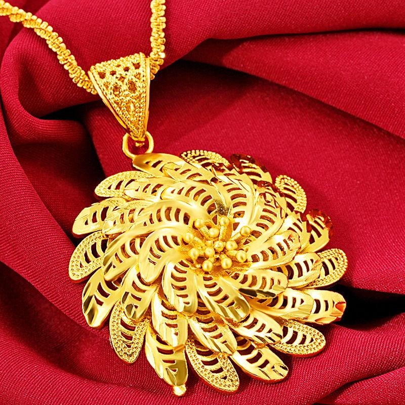 Gold Color Necklace Female Sunflower Hollow Pendant Fashion Retro Upscale Temperament.