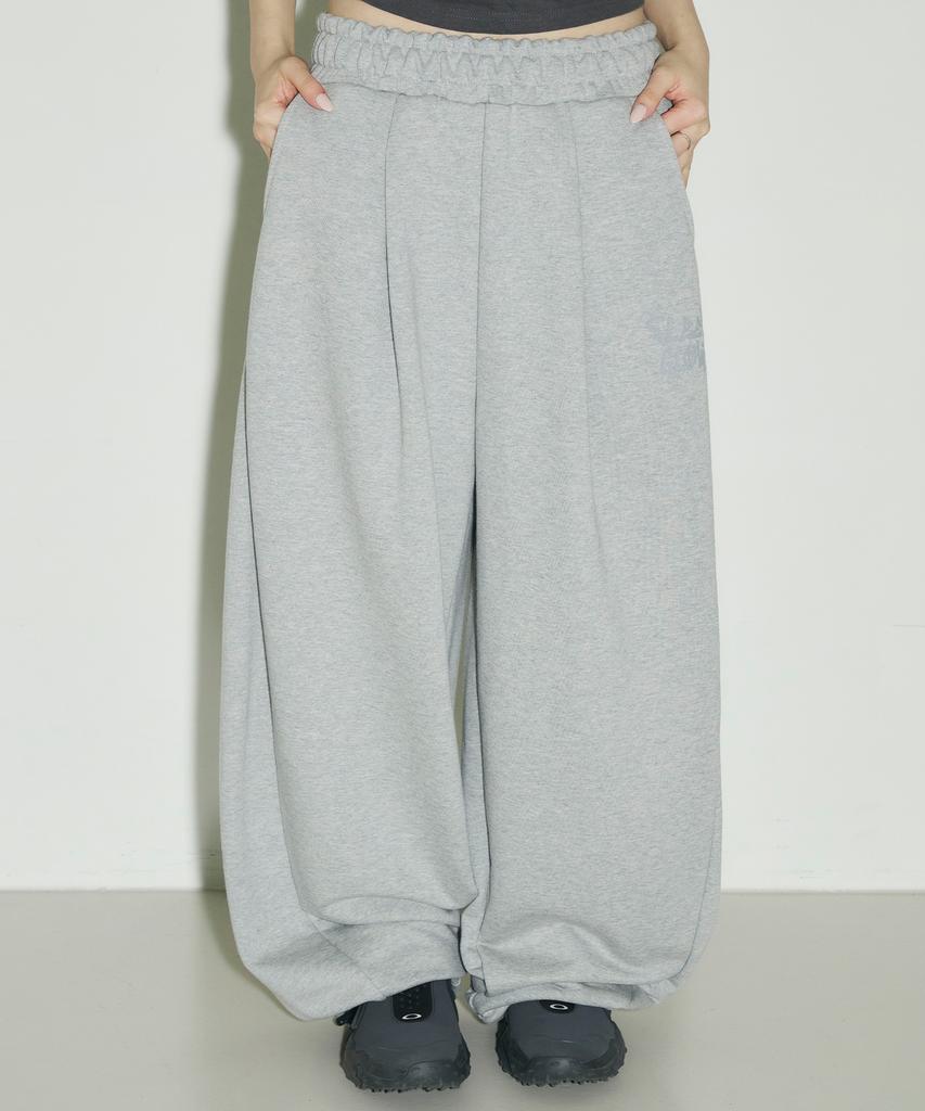 Seulliggeullou Logo Pintuck Wide Curved Sweatpants [Gray]