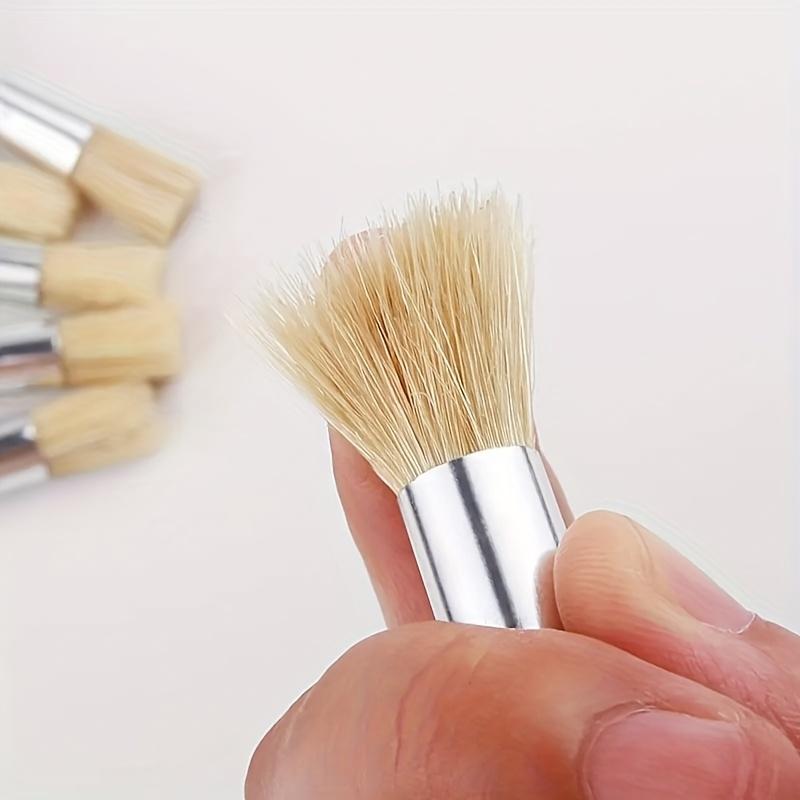 User-Friendly Paintbrushes Designed for Artists, Featuring Comfortable Grip Handles Ideal for Projects, Crafts, and Artistic Endeavors.