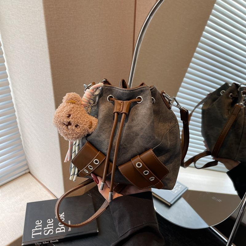 Retro small bag women's summer new fashion niche messenger bag is now popular bucket bag